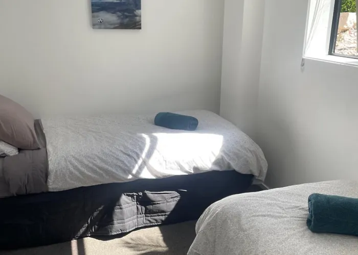 2 Bedroom, Walk To Town Apartment *