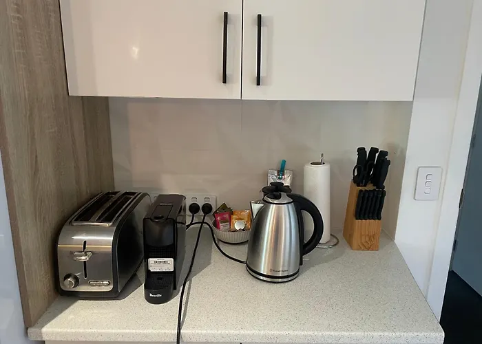 Apartment 2 Bedroom, Walk To Town *