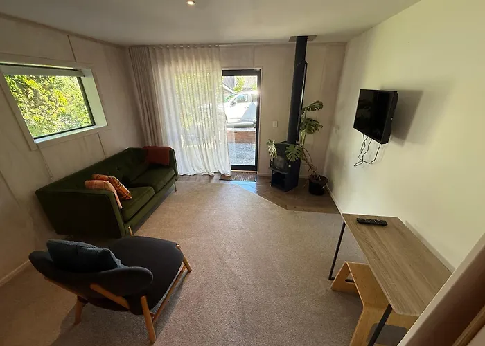 Apartment 2 Bedroom, Walk To Town