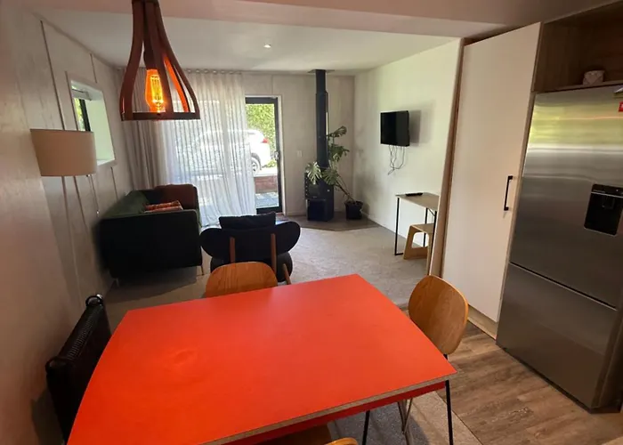 Apartment 2 Bedroom, Walk To Town