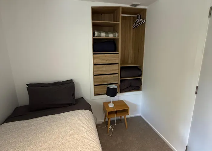Apartment 2 Bedroom, Walk To Town *