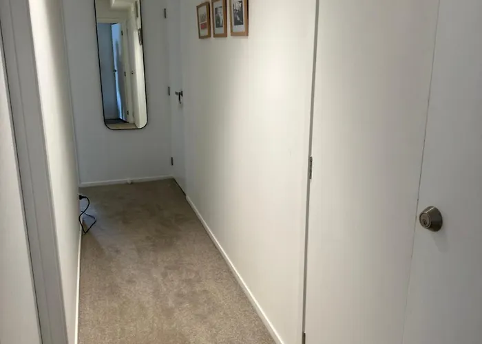 Apartment 2 Bedroom, Walk To Town